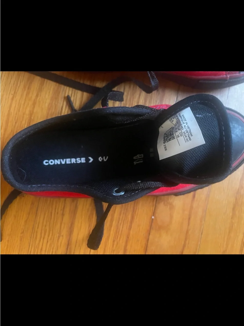 Custom boys low Red Chuck’s Converse